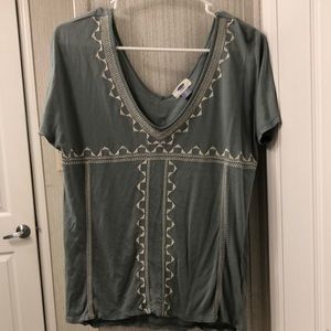 Old navy size xs v neck shirt